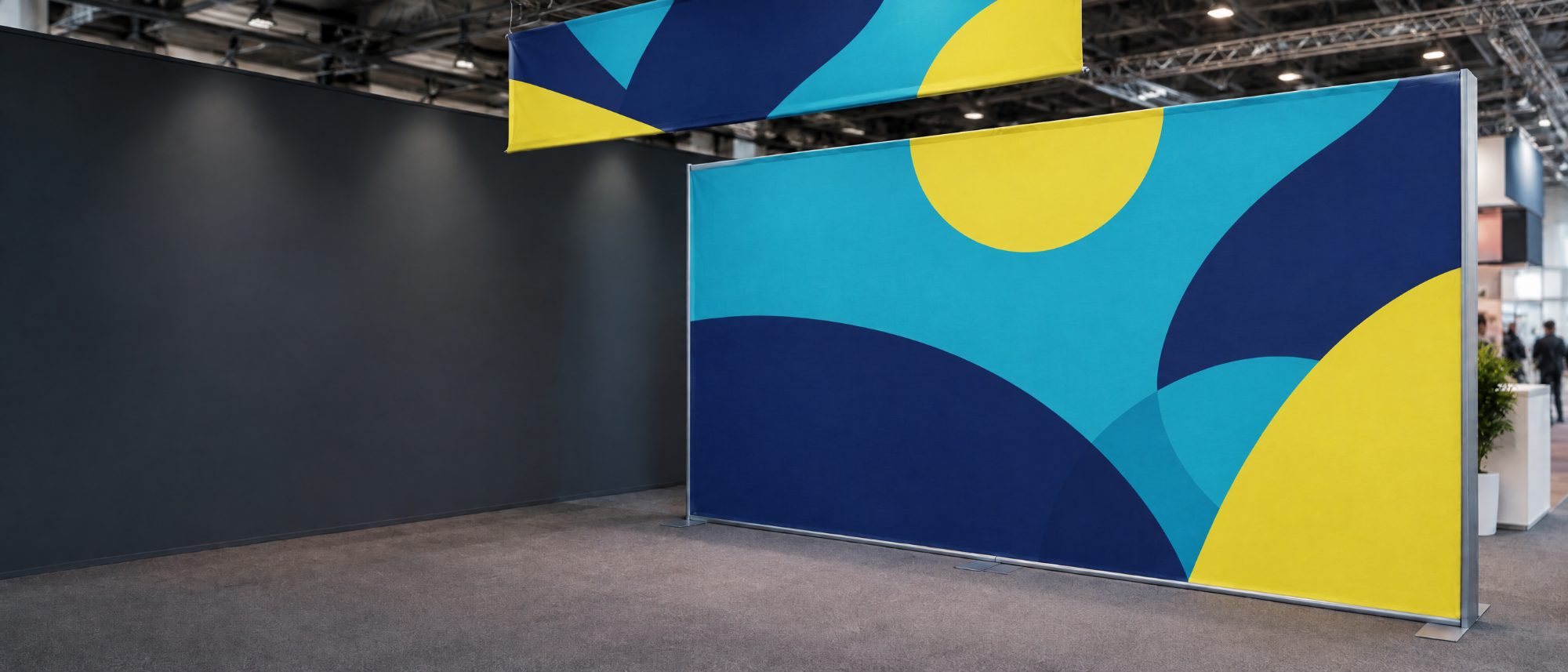 Messewand mit bedrucktem Textilbanner