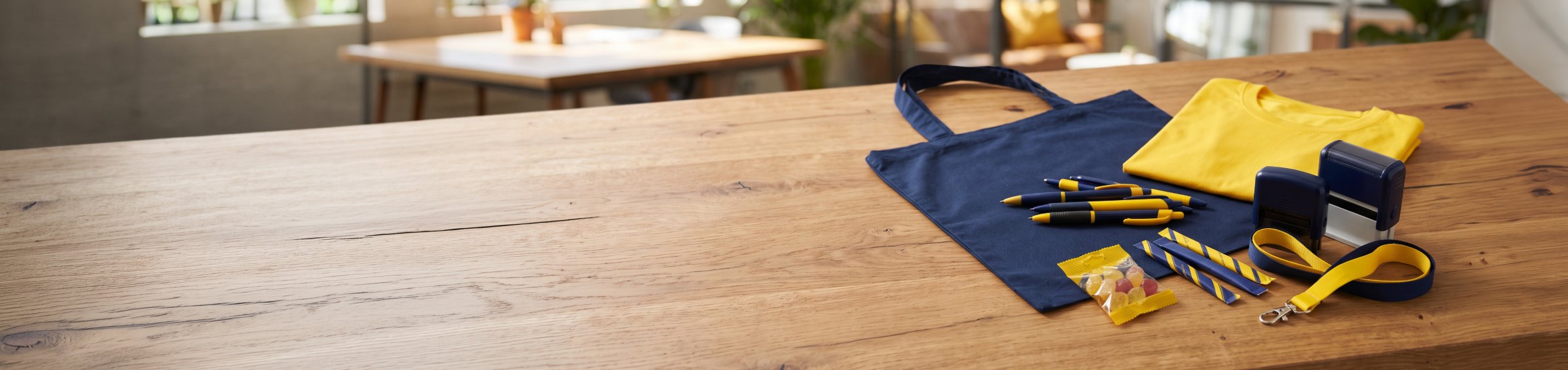 Werbeartikel mit Logo: Kugelschreiber, Stofftasche, T-Shirt und Snacks