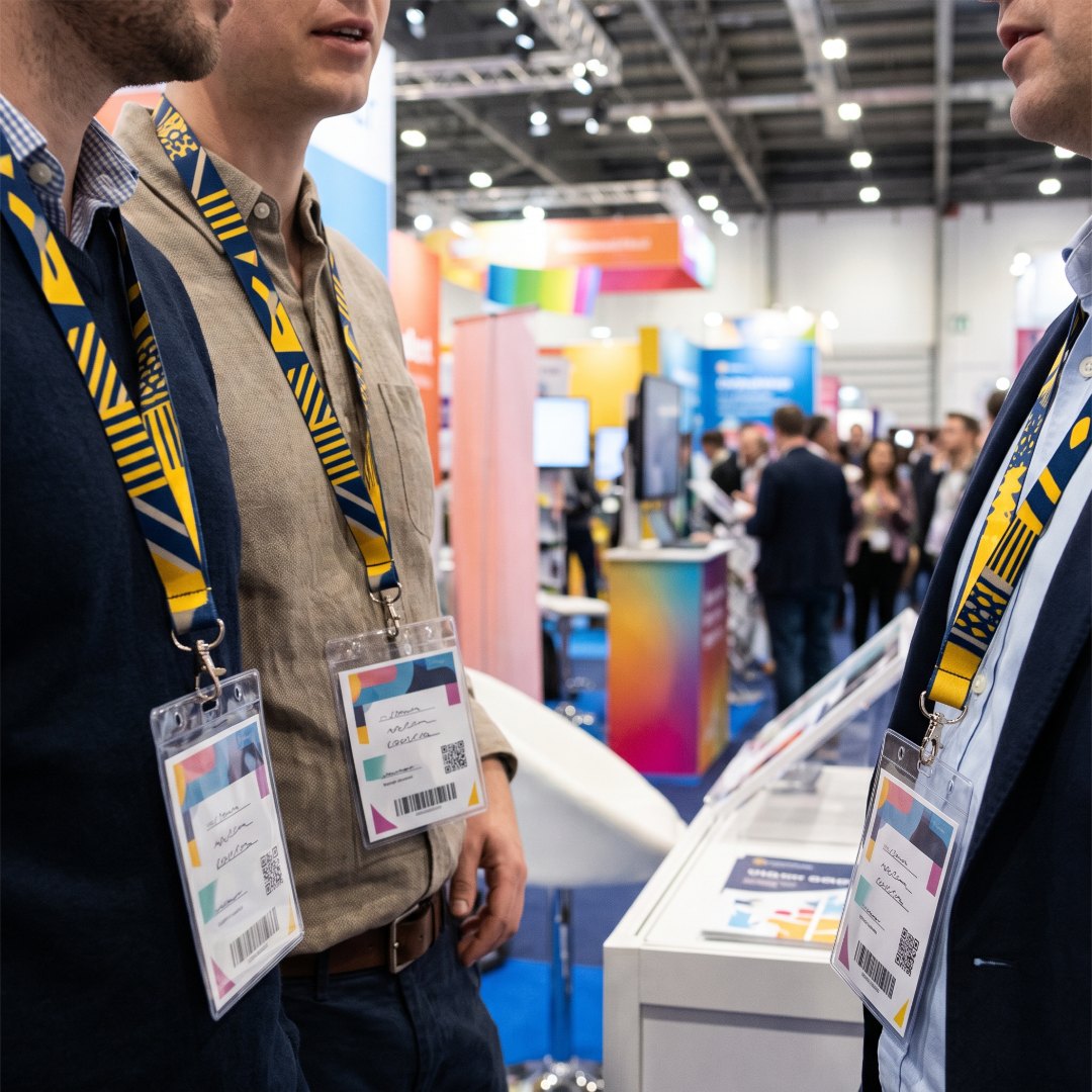 Lanyards und Kugelschreiber am Messestand