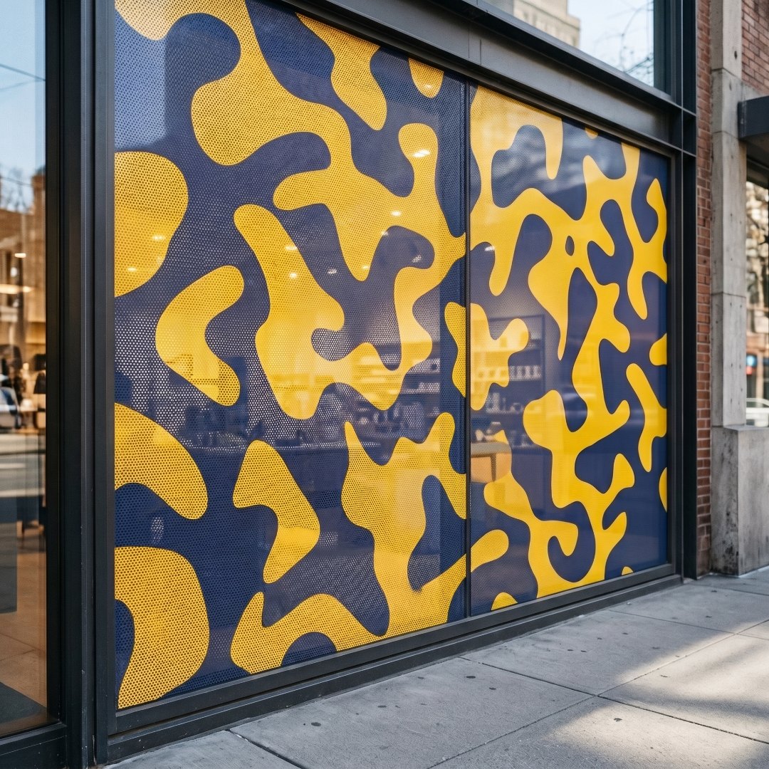 Schaufenster mit bedruckter Fensterfolie